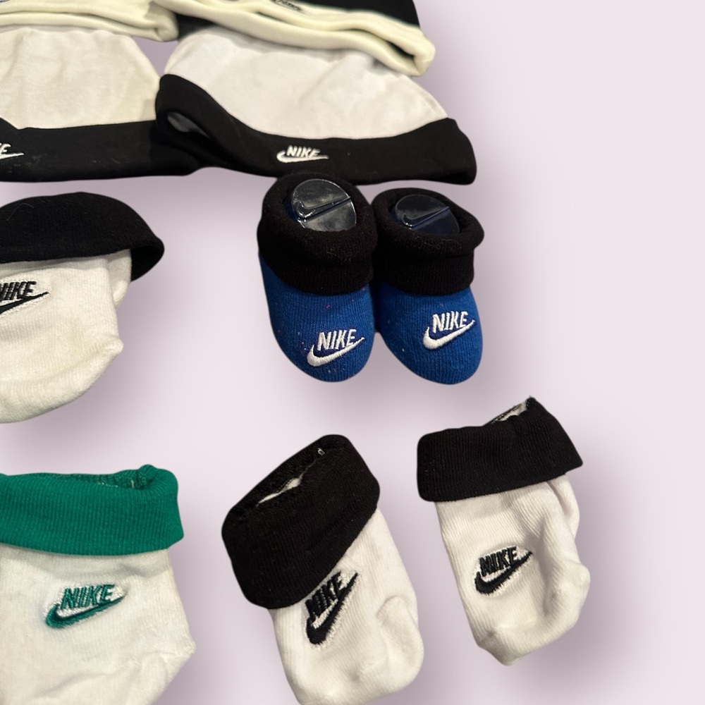 Nike Baby Hat and Bootie Set - 9 Hats And 6 Pairs of Socks Sz Newborn to 6 Mon - Picture 4 of 8